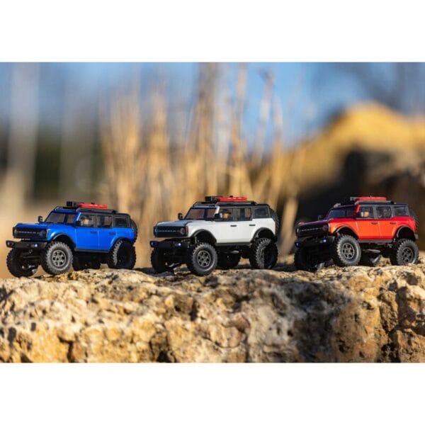 AXIAL 1/24 SCX24 2021 Ford Bronco 4WD Truck Brushed RTR, Blue - Image 3