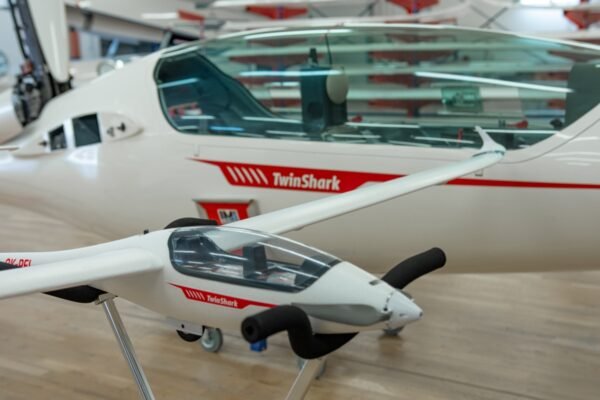 KAVAN 304TS TwinShark 2700mm - ARF - Billede 12